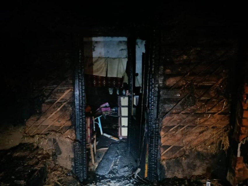 Названа предварительная причина пожара, в котором погибли мама и дочь в Воронежской области 