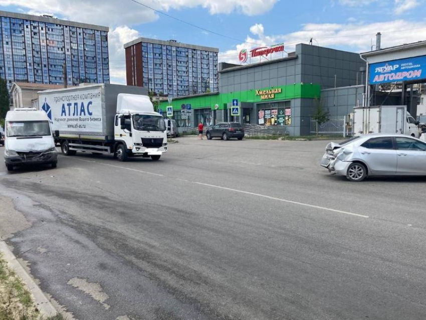 Следователи организовали проверку после ДТП с пассажирским автобусом в Воронеже