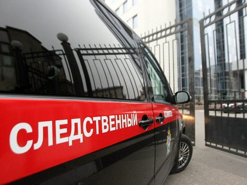 Около остановки общественного транспорта под Воронежем обнаружили труп мужчины