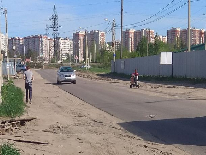Девушка-инвалид ежедневно рискует жизнью, добираясь домой в Воронеже