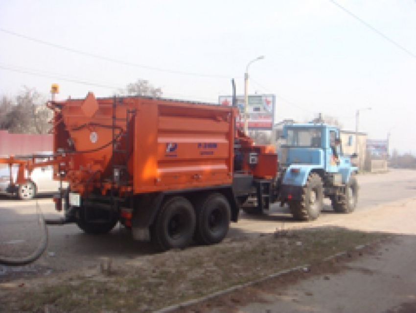 В Центральном районе протестировали машину для ремонта дорог