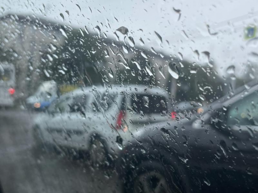 Пробки в 9 баллов спровоцировал дождь в Воронеже 