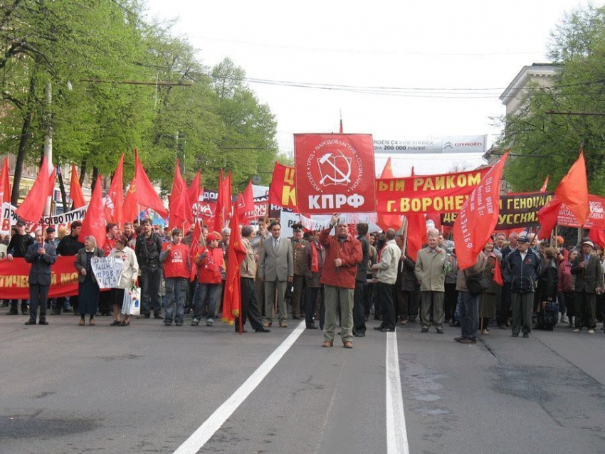 Воронежским коммунистам на 100-летие Октября начали вставлять «палки в колеса»