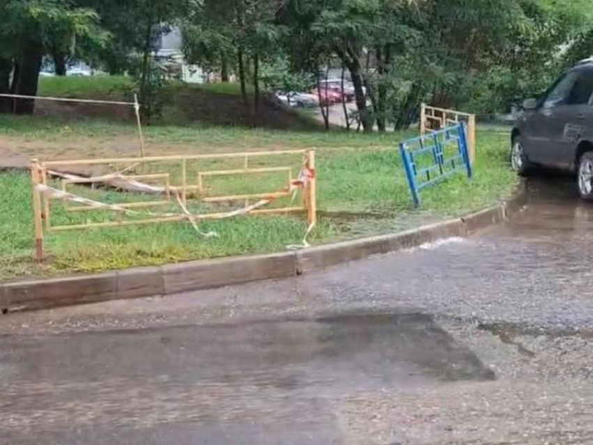 Двухнедельный потоп превратил воронежский микрорайон в аквадискотеку