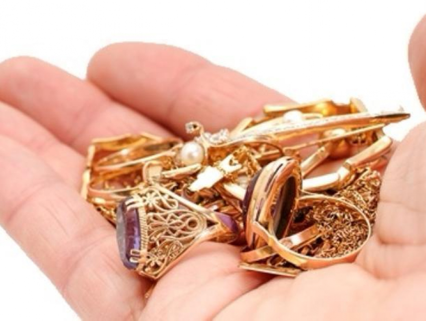 В Рождество жительница Воронежской области лишилась ценностей на четверть миллиона