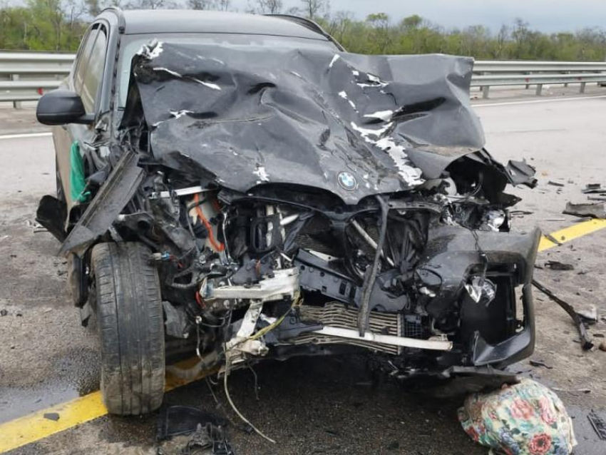 Nissan столкнулcя с BMW на трассе М-4 «Дон» – пострадали три человека