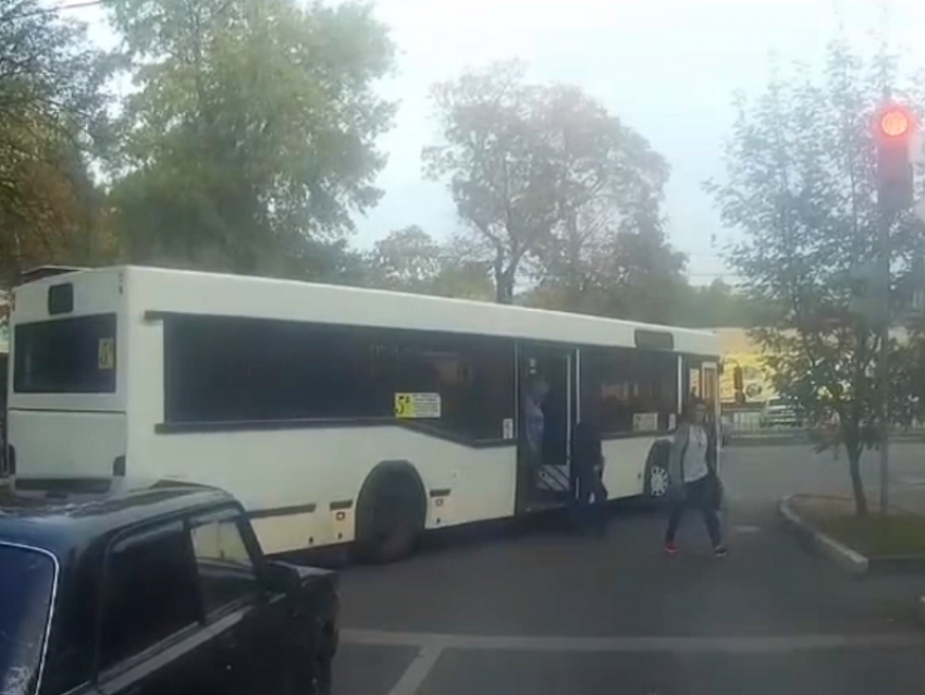 Сумасшедшая гонка маршрутчика обернулась штрафом в Воронеже