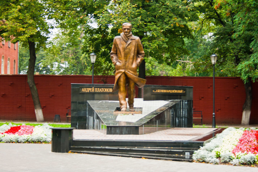 Воронежский памятник Андрею Платонову перевезут в Москву