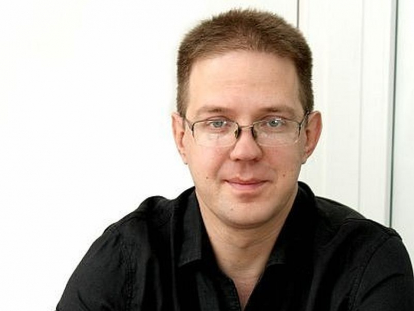 Эксперт-международник и полиглот Владимир Сапунов отмечает 50-летний юбилей в Воронеже