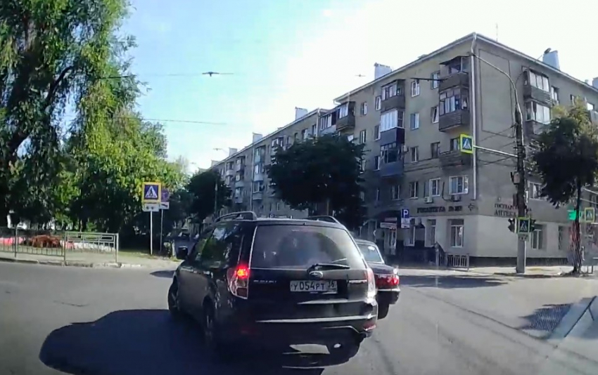 Почему надо соблюдать дистанцию, показали на горьком опыте водителей в Воронеже