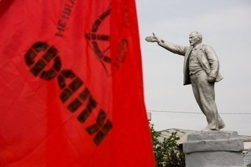 В Воронежской области на приемную КПРФ напали неизвестные