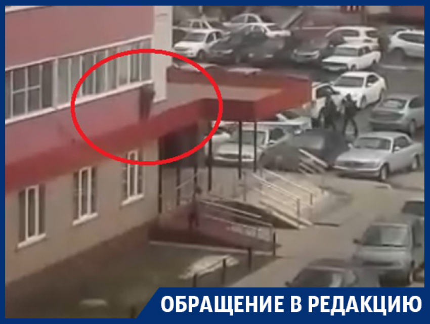Опасное развлечение детей сняли на видео в Воронеже