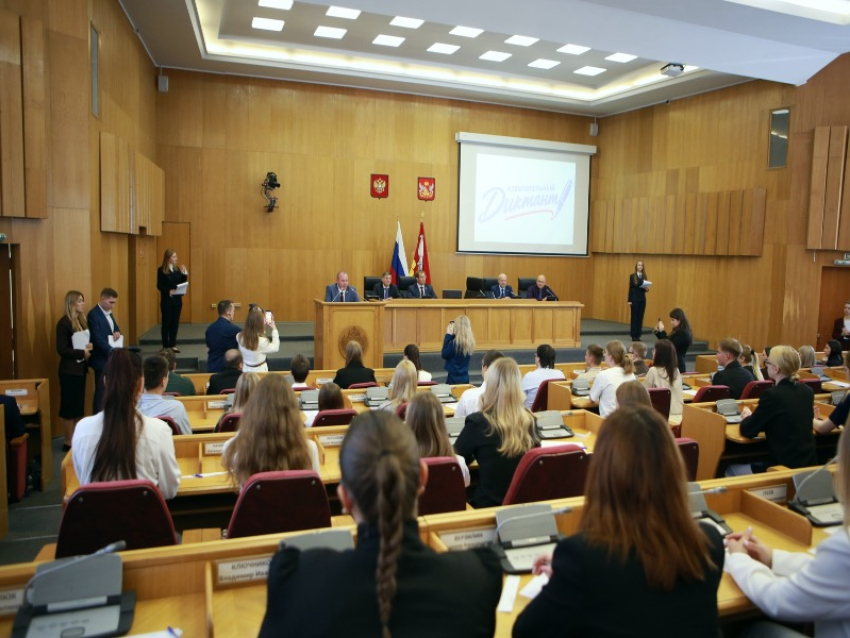 В Воронеже более 100 студентов проверили знания об избирательной системе