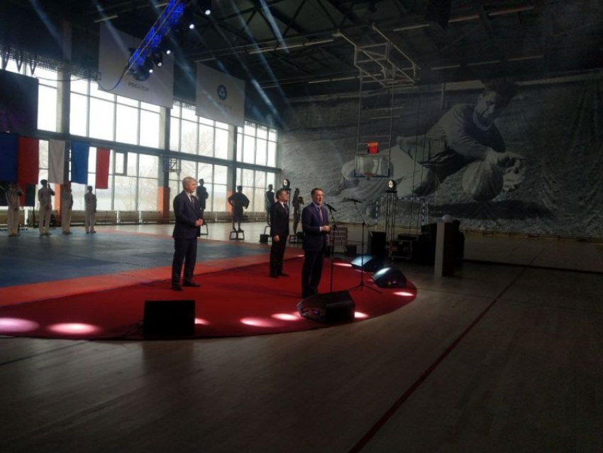 Экс-губернатор Алексей Гордеев принял участие в открытии спорткомплекса в Нововоронеже