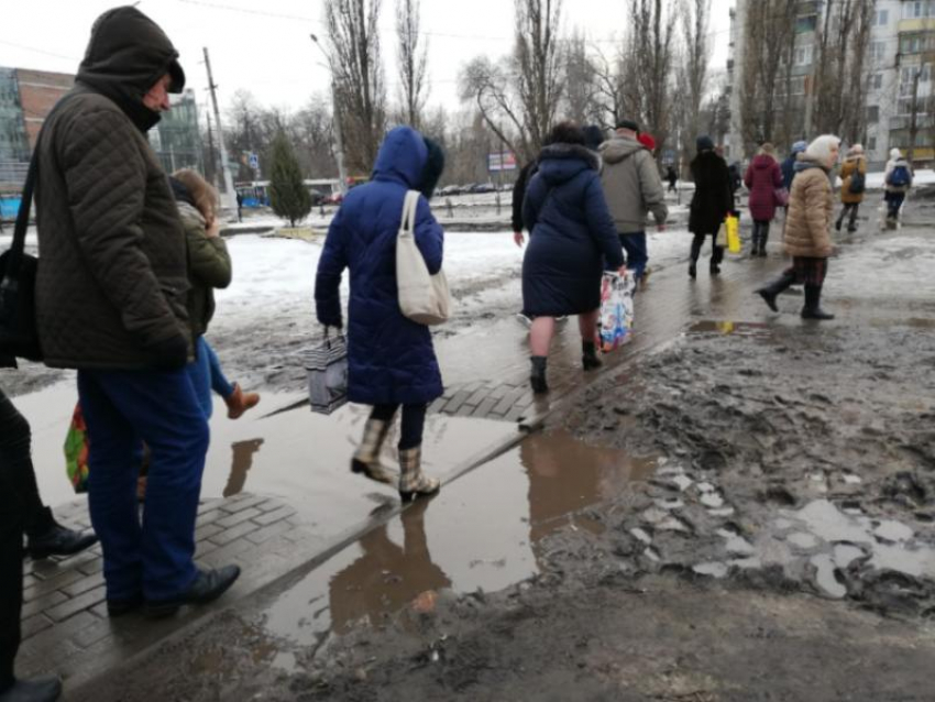 Издевающийся над людьми тротуар нашли в Воронеже 