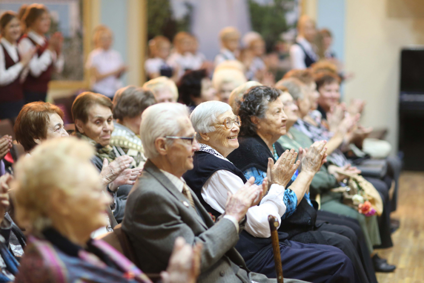 В Воронеже поздравили педагогов-ветеранов