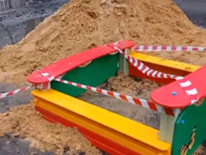 «Песочница для алкашей» стала песочницей раздора в Воронеже