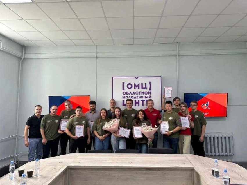 Молодых воронежских волонтеров поблагодарили за помощь жителям на Керченской переправе и гуммиссию в ДНР
