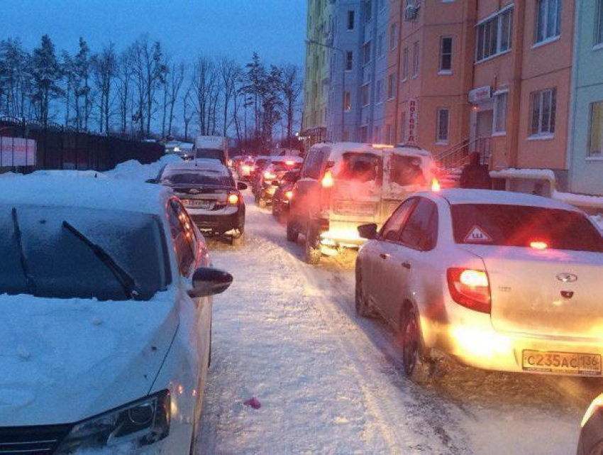 Воронежцы из-за адских пробок массово опаздывают на работу