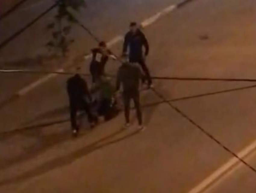 Жестокое групповое избиение в центре Воронежа попало на видео