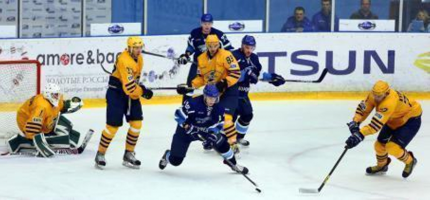Воронежский «Буран» проиграл пензенскому «Дизелю», пропустив подряд 2 шайбы