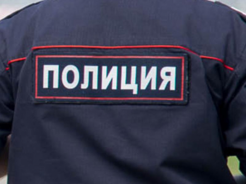 На сотрудников воронежского супермаркета совершено нападение с ножовкой