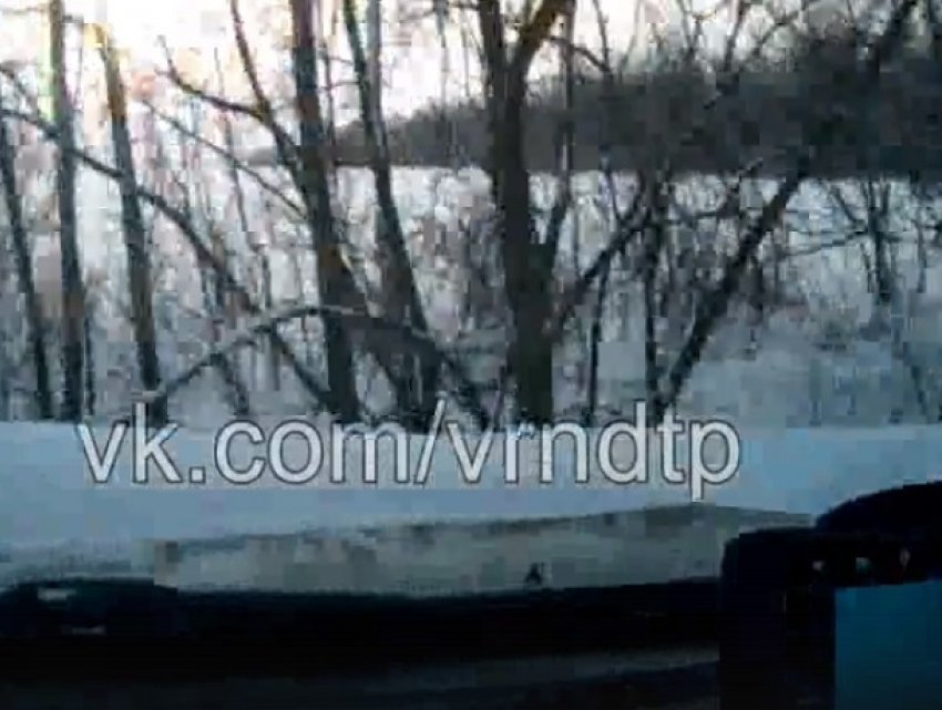 Вылет с трассы под Воронежем сняли на видео от первого лица