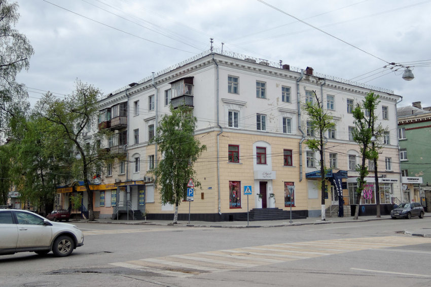 Водитель выплатит компенсацию матери юноши, погибшего в ДТП