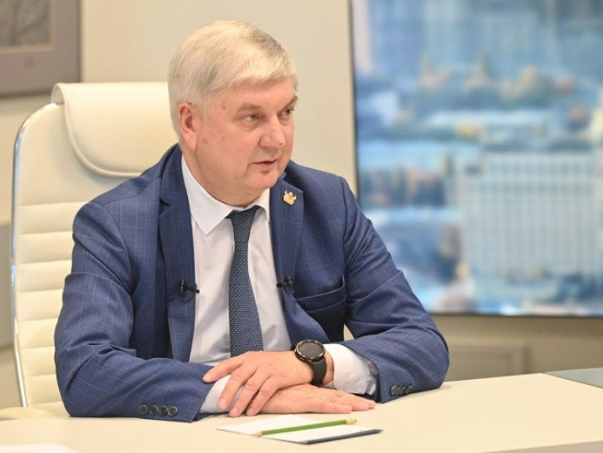 Почему не убирали снег зимой в Воронеже, ответил губернатор Александр Гусев