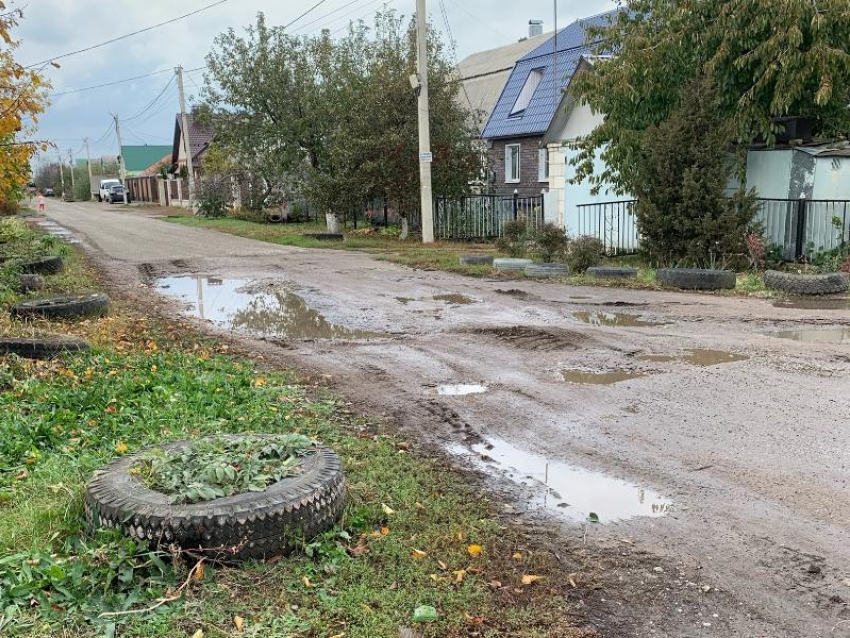 Жителям Отрадного не до смеха, когда взгляд падает на уморительную дорогу 