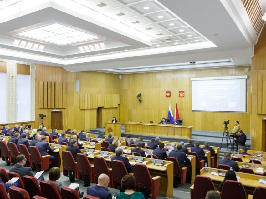 Бюджет Воронежской области приняли с дефицитом больше полмиллиарда