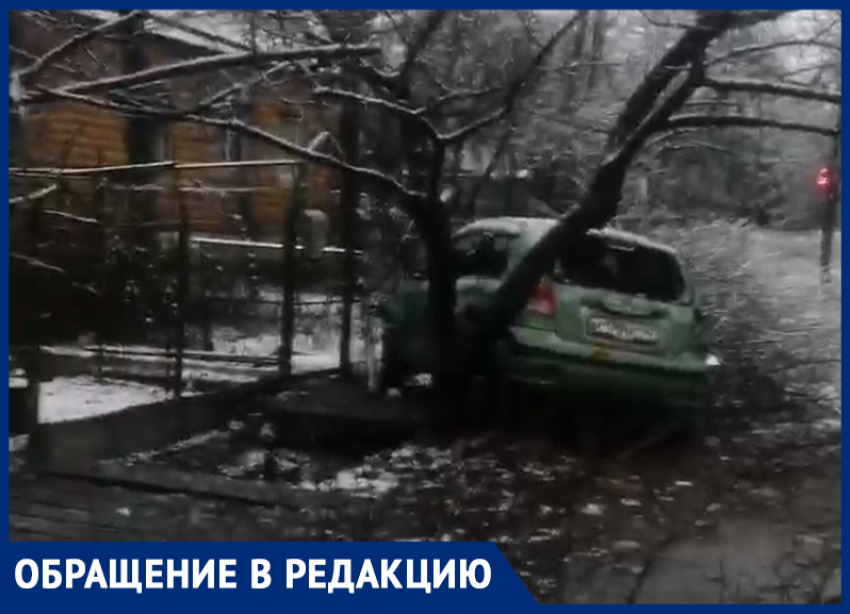 «Ходим, как смертники»: опасную улицу показали в Воронеже 