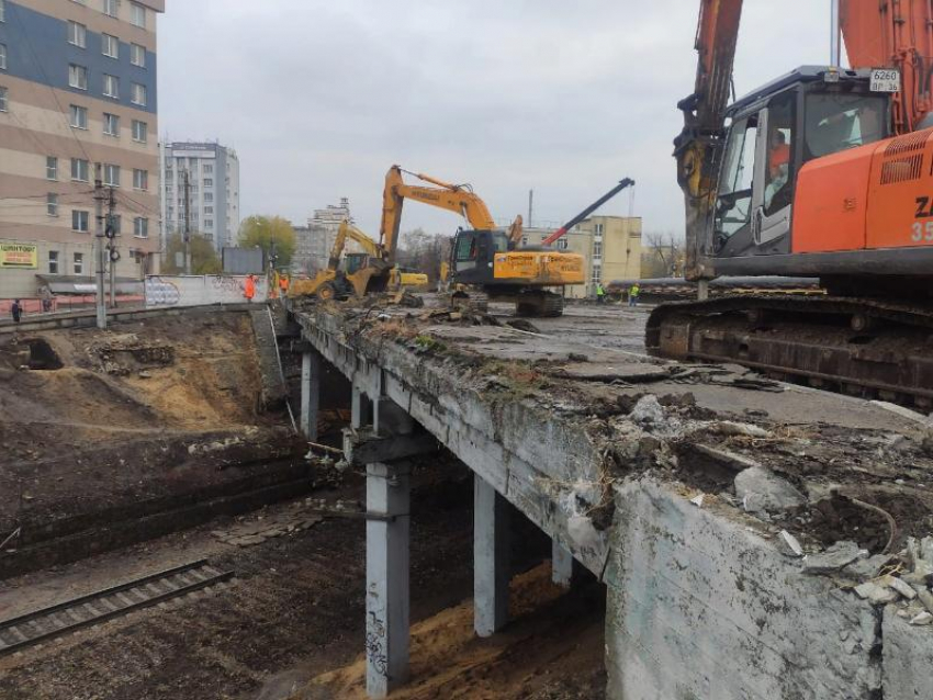  Ломать - не строить: безжалостный демонтаж виадука сняли крупным планом в Воронеже