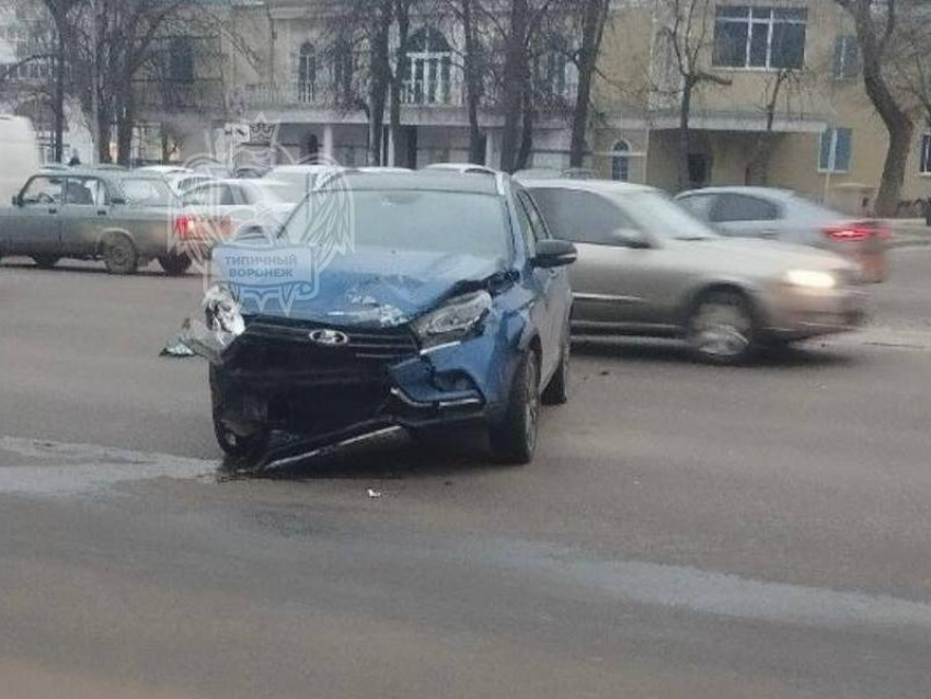 Сразу два ДТП произошло в центре Воронежа в последний рабочий день 2024 года