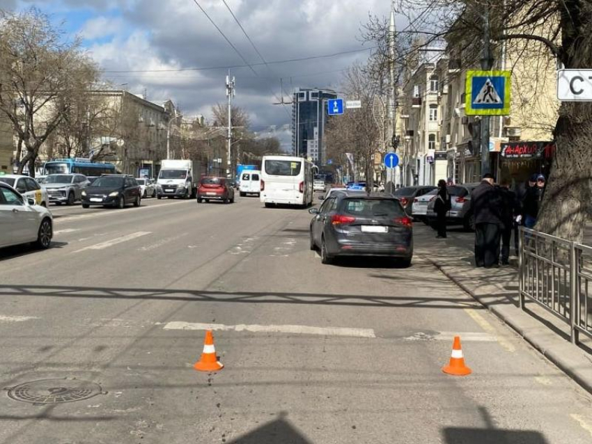 Иномарка сбила пенсионерку на пешеходном переходе в Воронеже