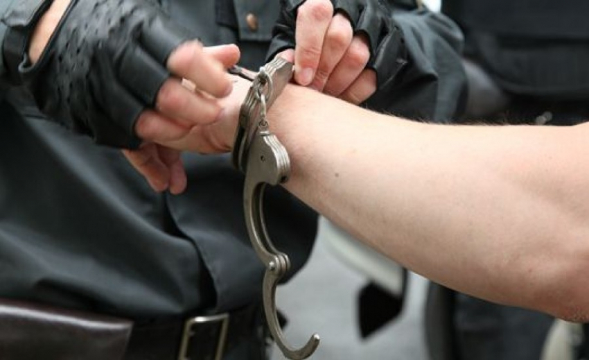 28-летний воронежец гулял по центру города с героином и марихуаной в карманах
