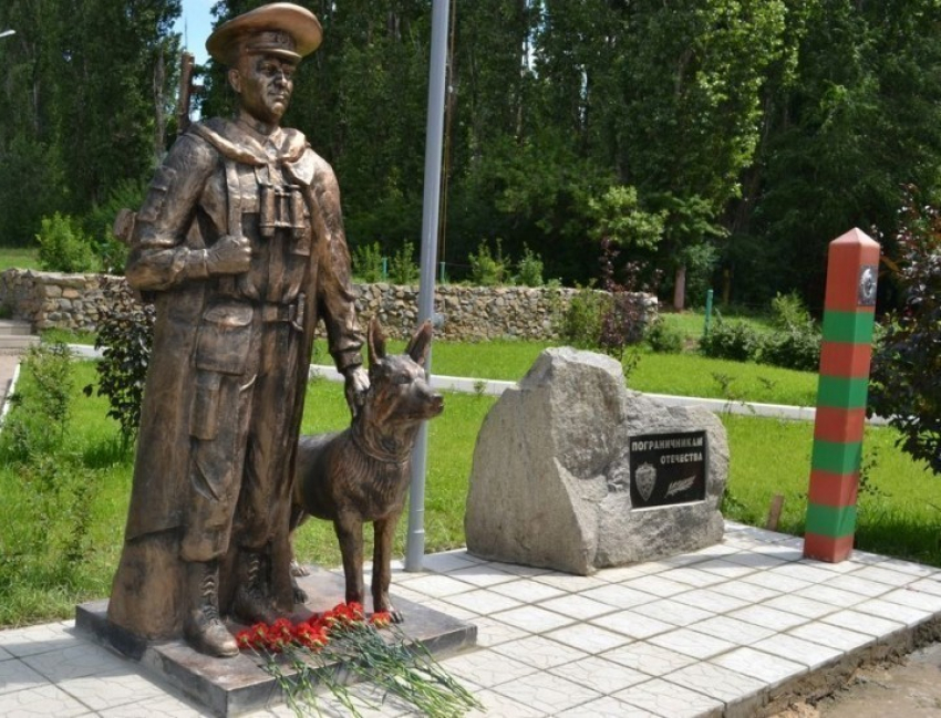 В Воронежской области установили памятник пограничникам