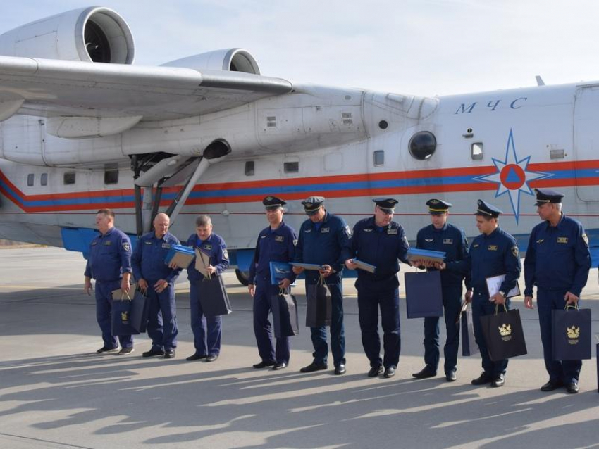 Летчиков, спасавших Воронежскую область от пожаров, проводили домой