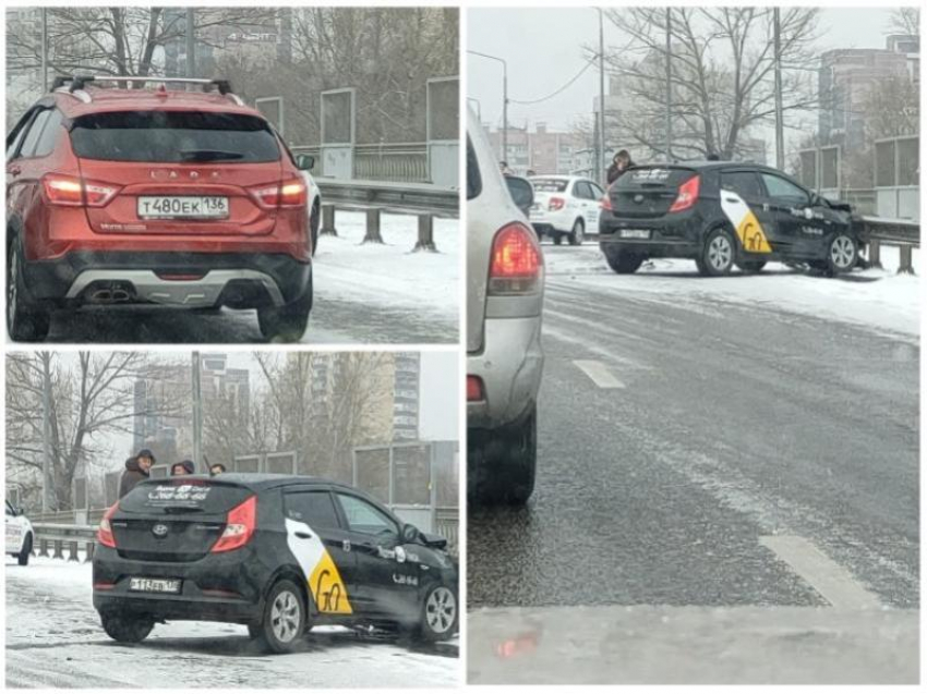 «Началось»: воронежцы сообщили о ДТП с тремя авто на виадуке в первый снегопад