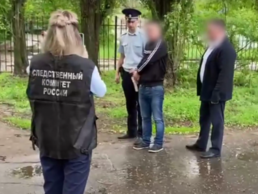 Стрелявшего у школы воронежца отправили под домашний арест