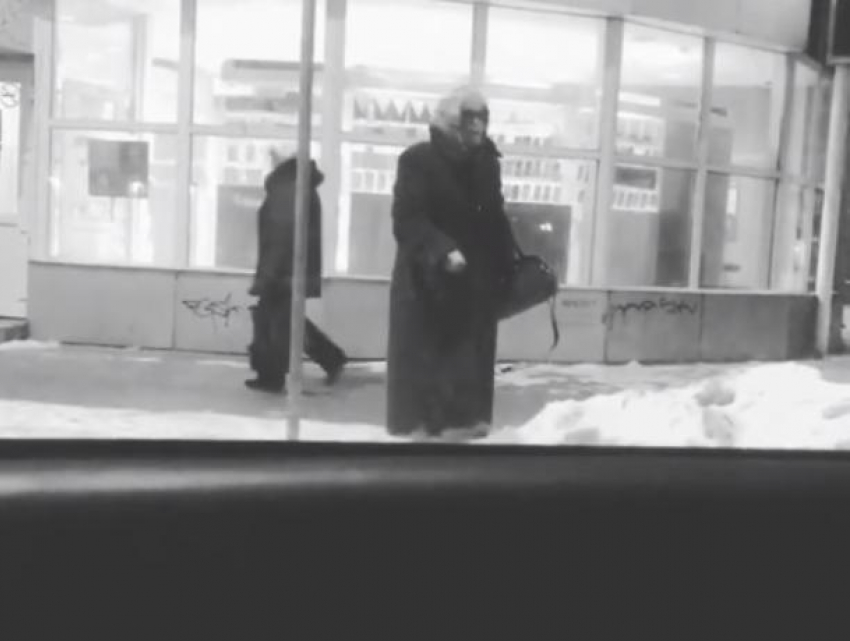 Воронежцы пристыдили автора видео с насмешкой над бабушкой