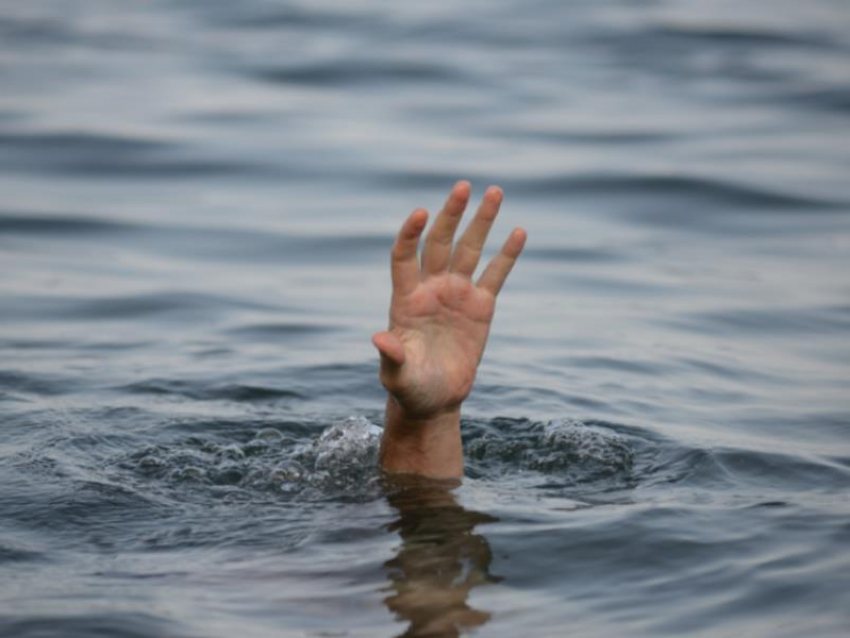 Тело 16-летнего утопленника разыскивают в реке под Воронежем