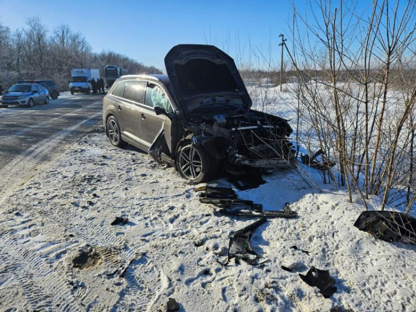  Опубликованы фото с места смертельного ДТП с Audi Q7 в Воронежской области 