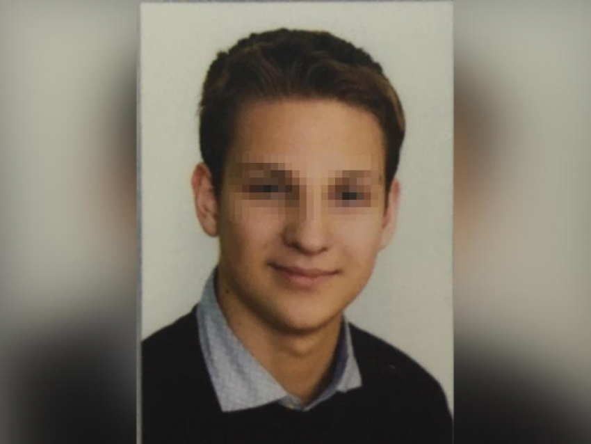 Московский школьник спас мужчину в самолете, экстренно севшем в Воронеже