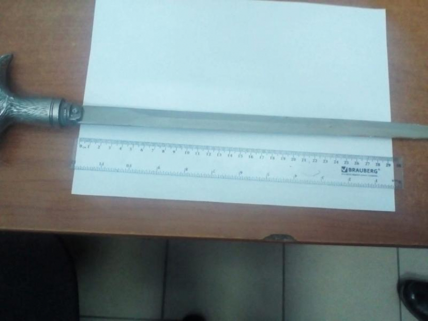 38-сантиметровый клинок в неожиданном месте: воронежец пытался пронести «запрещенку» в суд 