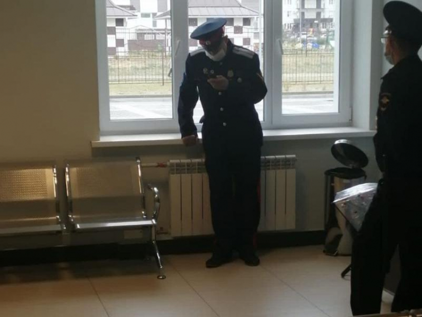 У казака забрали холодное оружие на избирательном участке в Воронеже