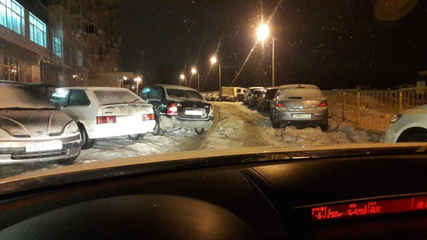 Воронежцы предлагают испражняться на нагло припаркованные машины 
