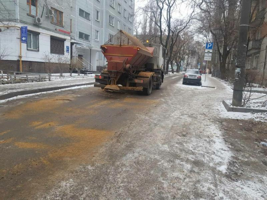 Воронеж готовят к снежным суткам и гололедице 