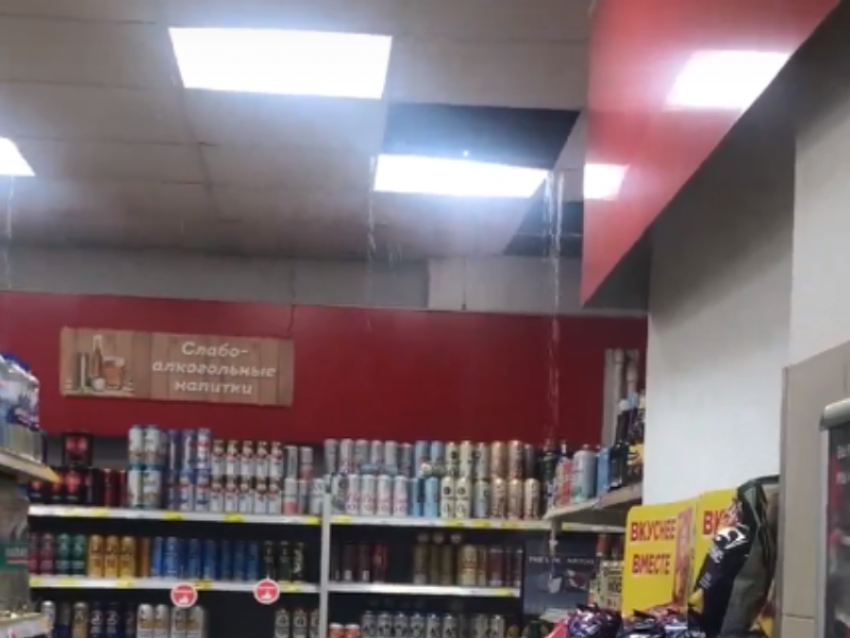 "Фух, успел всё купить", – алкогольный отдел потек в одном из магазинов Воронежа