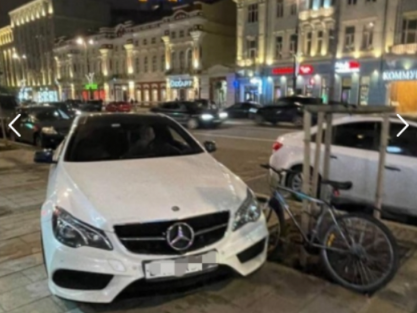 Автомобилисток на Mercedes Benz и Infiniti наказали за царскую парковку в центре Воронежа 
